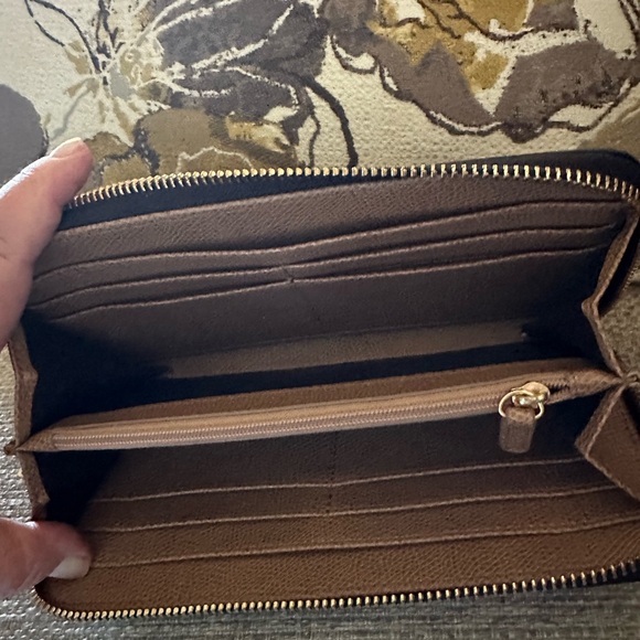 Calvin Klein Wallet with Black & Brown Leather. Two Tone Leather Color Blocking - Picture 16 of 16